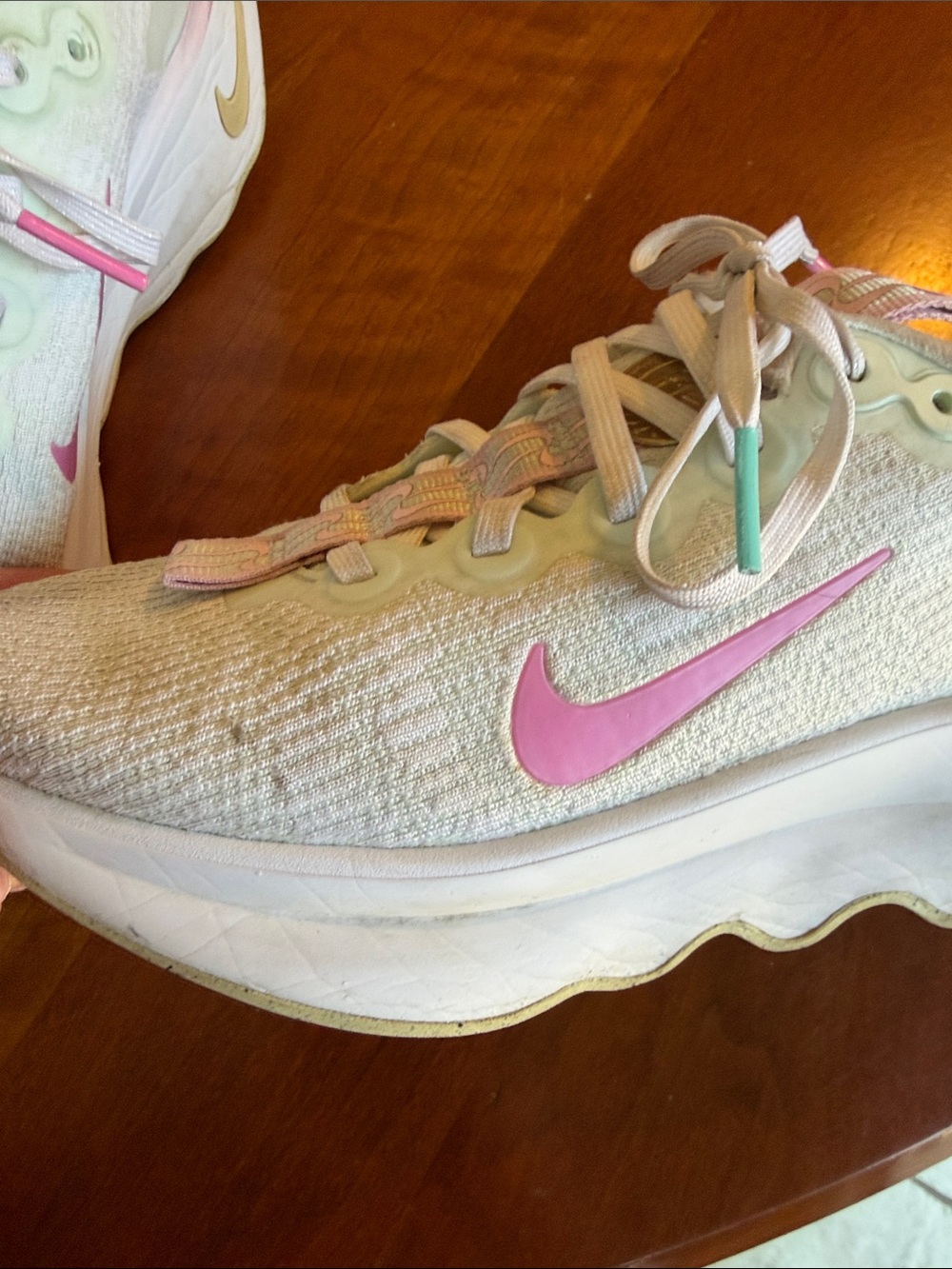 Womens size 6 Nike shoes - Picture 4 of 7